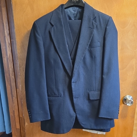 Stafford Men's 3 Piece Suit 40R